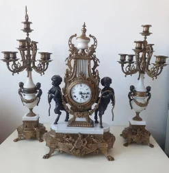 Lancini Uhr mit Kerzenständern im Louis XVI Stil, 1940er, 3er Set