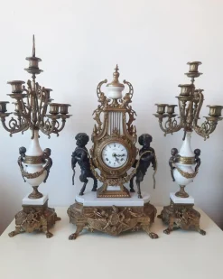 Lancini Uhr mit Kerzenständern im Louis XVI Stil, 1940er, 3er Set