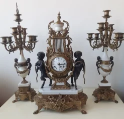 Lancini Uhr mit Kerzenständern im Louis XVI Stil, 1940er, 3er Set