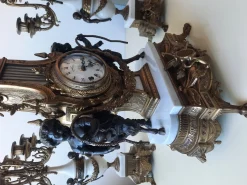 Lancini Uhr mit Kerzenständern im Louis XVI Stil, 1940er, 3er Set
