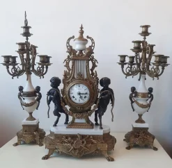Lancini Uhr mit Kerzenständern im Louis XVI Stil, 1940er, 3er Set