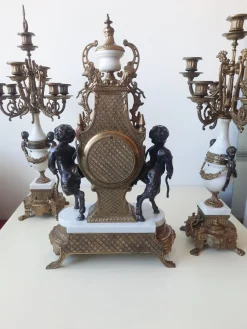 Lancini Uhr mit Kerzenständern im Louis XVI Stil, 1940er, 3er Set