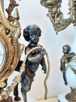 Lancini Uhr mit Kerzenständern im Louis XVI Stil, 1940er, 3er Set
