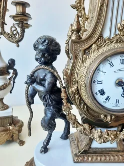 Lancini Uhr mit Kerzenständern im Louis XVI Stil, 1940er, 3er Set
