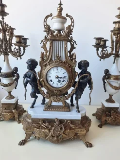 Lancini Uhr mit Kerzenständern im Louis XVI Stil, 1940er, 3er Set