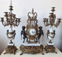 Lancini Uhr mit Kerzenständern im Louis XVI Stil, 1940er, 3er Set