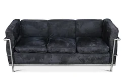 LC2 3-Sitzer Kindersofa aus gebürstetem Samt in Schwarz mit Gestell aus verchromtem Rohr