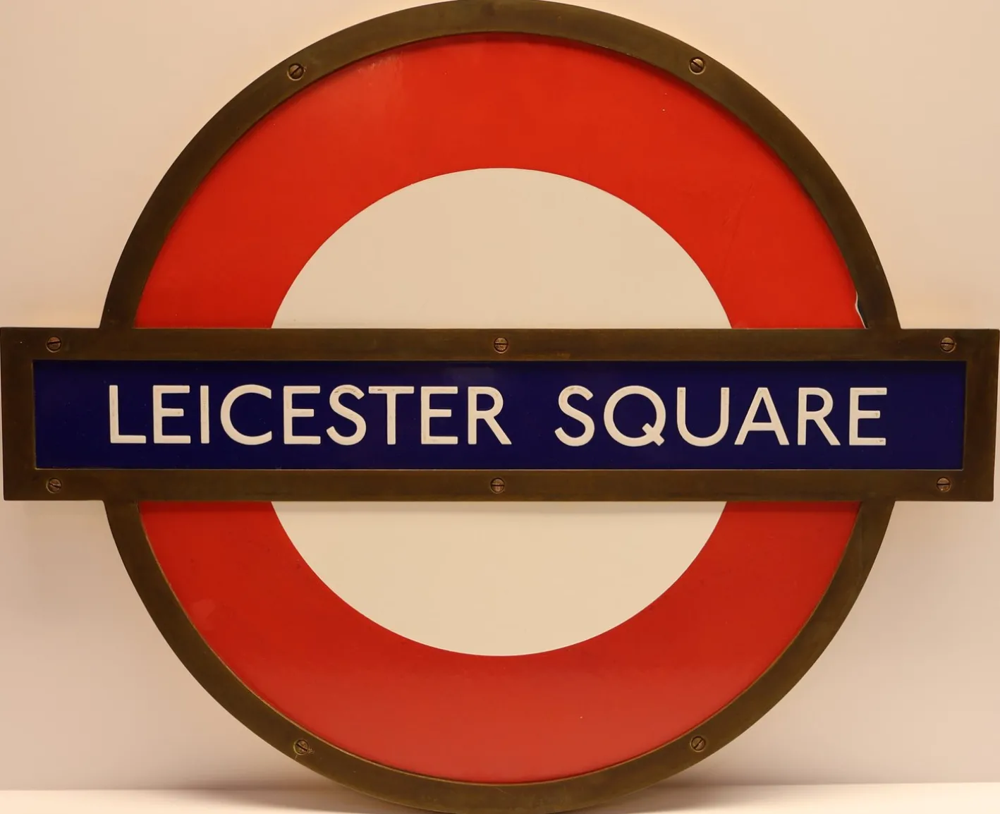Leicester Square U-Bahnhof Roundel, 1940