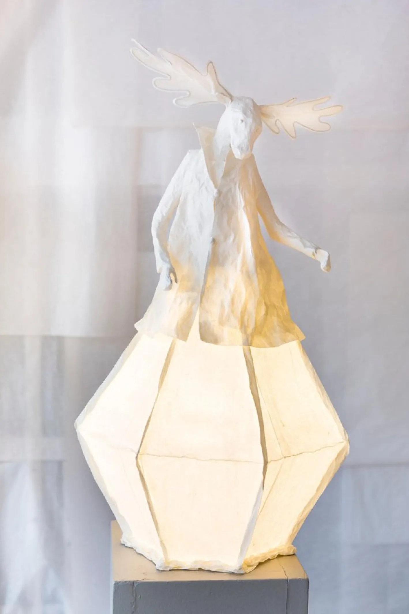 Lichtskulptur aus Papier mit Tiermotiven von Papier À Êtres