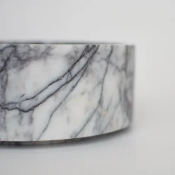 Lila Zylinder Schale aus Marmor von Kiwano Concept