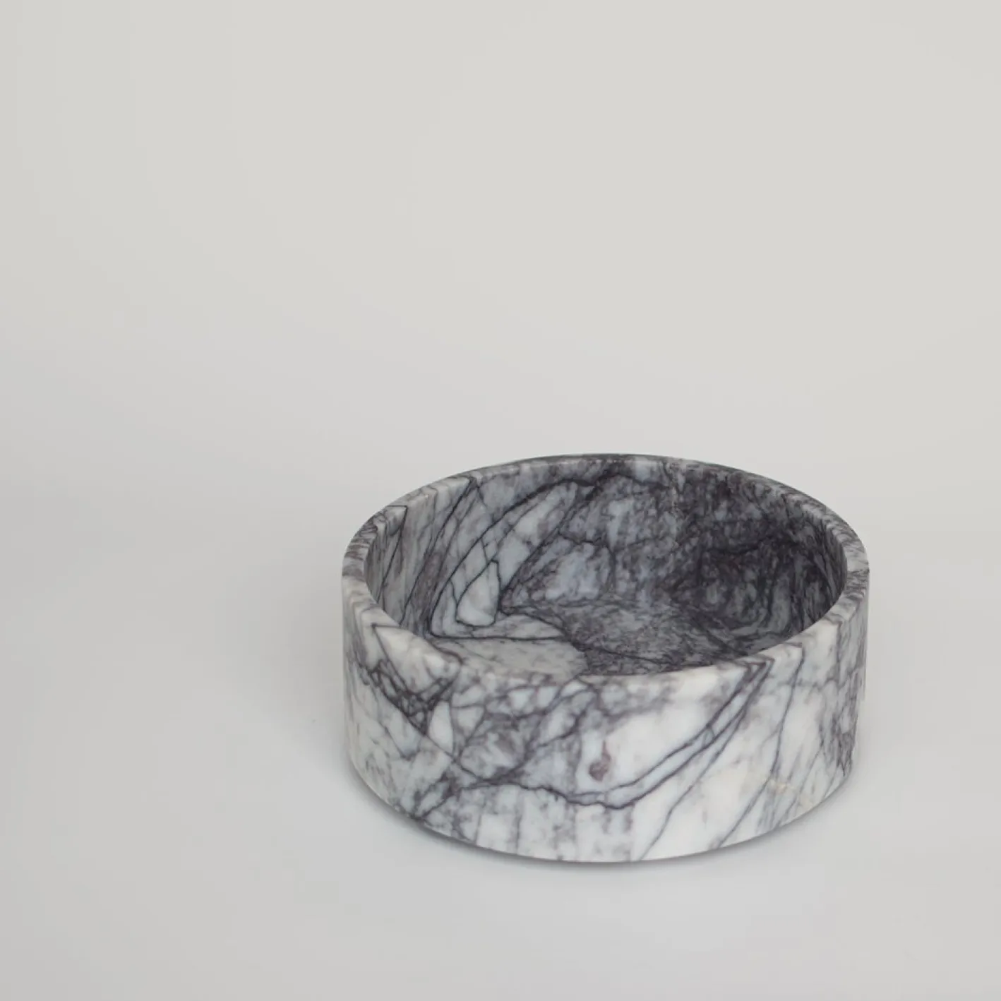Lila Zylinder Schale aus Marmor von Kiwano Concept