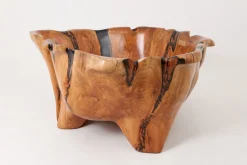 Live Edge Badewanne aus Holz von Logniture