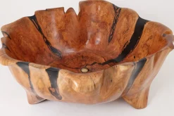 Live Edge Badewanne aus Holz von Logniture