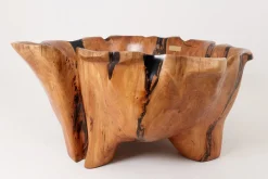 Live Edge Badewanne aus Holz von Logniture