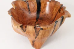 Live Edge Badewanne aus Holz von Logniture
