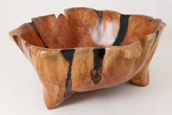 Live Edge Badewanne aus Holz von Logniture