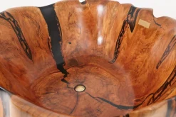 Live Edge Badewanne aus Holz von Logniture