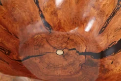 Live Edge Badewanne aus Holz von Logniture