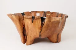Live Edge Badewanne aus Holz von Logniture