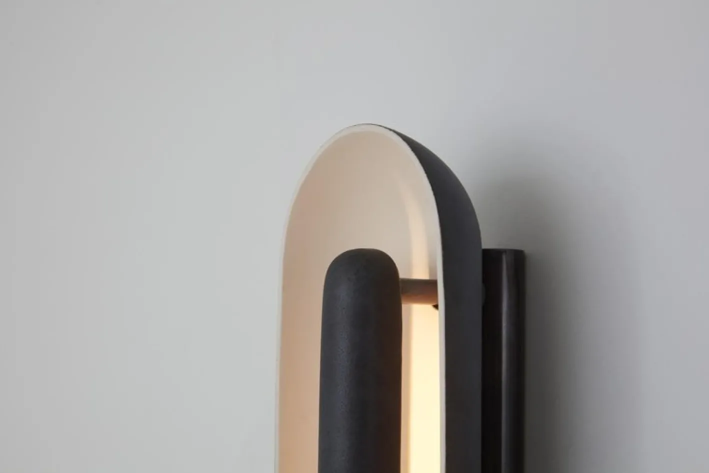 Längliche Cosmos Keramik Wandlampe von Jennifer Midoz