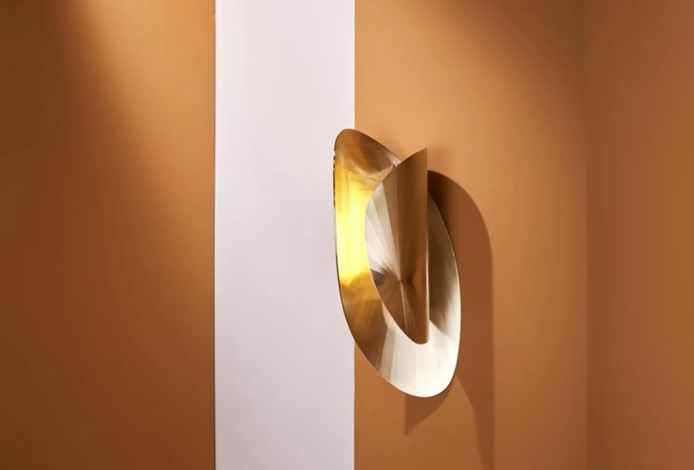 Längliche mittelgroße Dune Wandlampe von Jennifer Midoz
