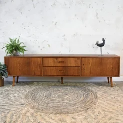 Lotv + Sideboard von Pastform