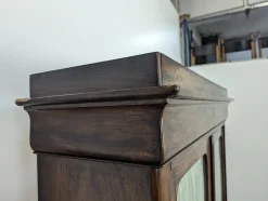 Louis Philippe Bücherregal aus Mahagoni in Flammen-Optik
