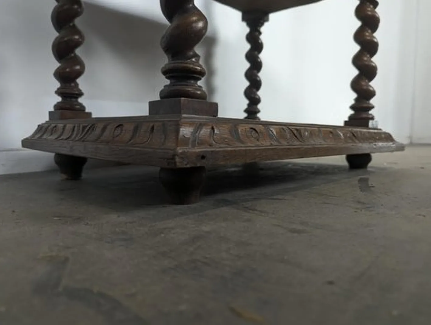 Louis XIII Beistelltisch aus Eiche
