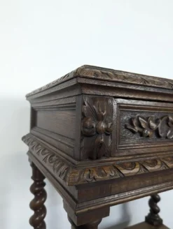 Louis XIII Beistelltisch aus Eiche