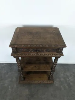 Louis XIII Beistelltisch aus Eiche