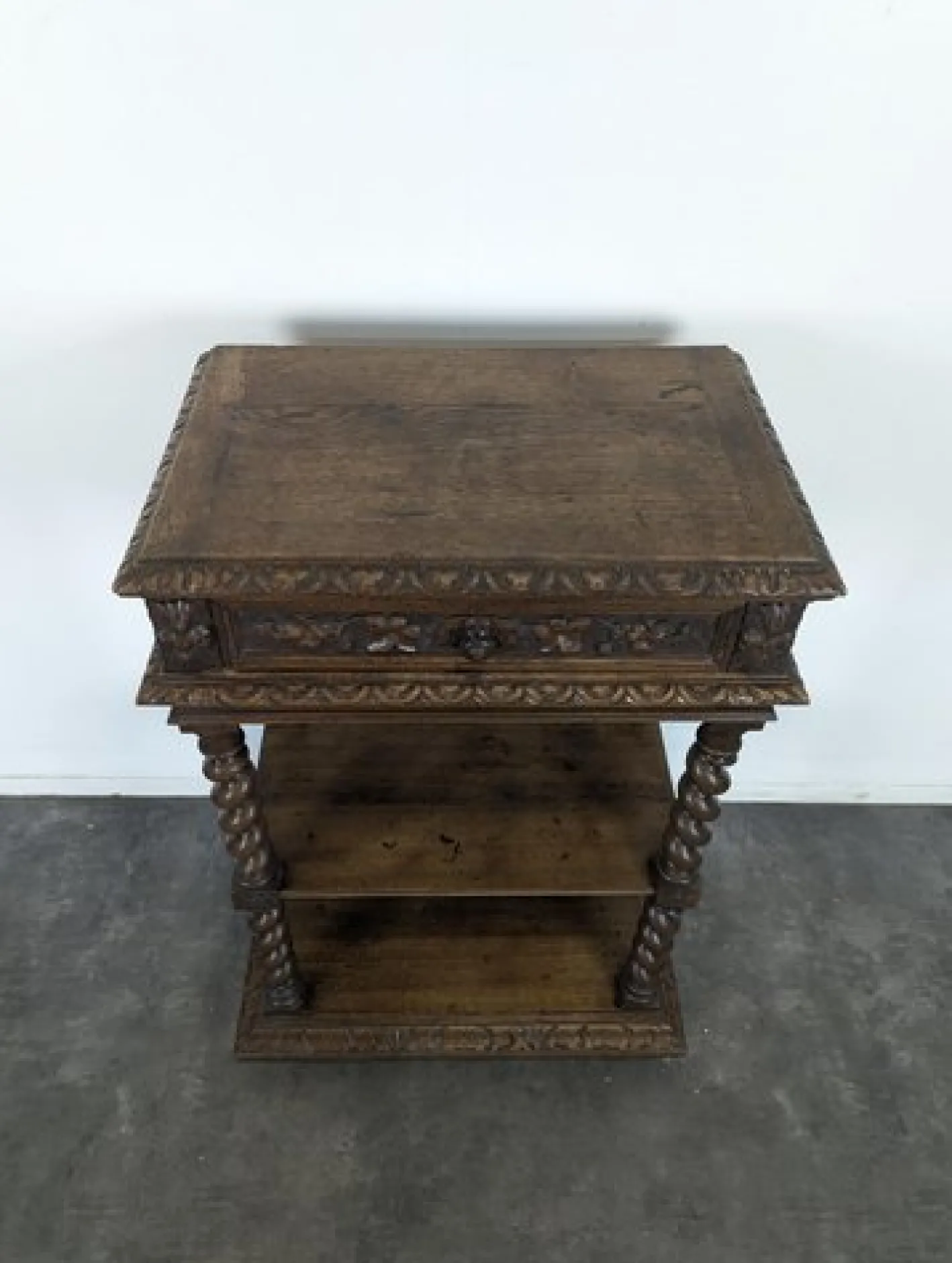 Louis XIII Beistelltisch aus Eiche