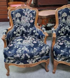 Louis XV Bergère Armlehnstühle mit Japonisme Tapisserie, 2er Set