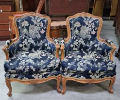 Louis XV Bergère Armlehnstühle mit Japonisme Tapisserie, 2er Set