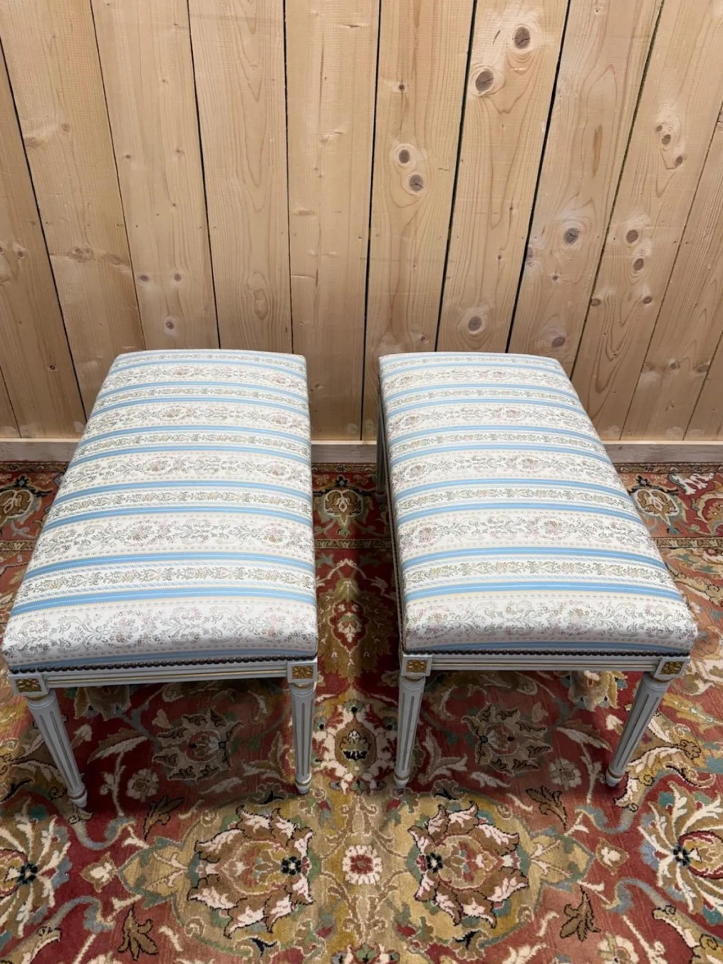 Louis XVI Bänke aus Lackiertem & Vergoldetem Holz, 1970er
