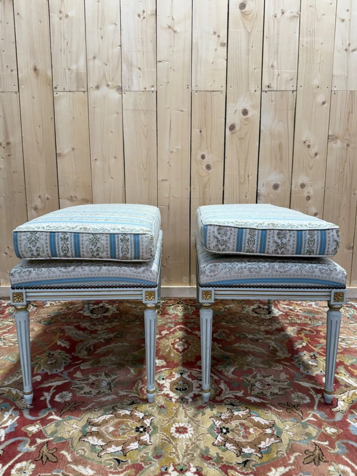 Louis XVI Bänke aus Lackiertem & Vergoldetem Holz, 1970er