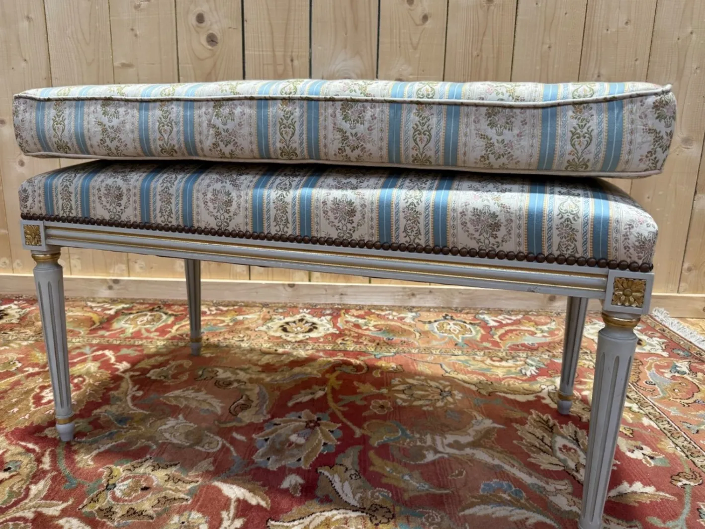 Louis XVI Bänke aus Lackiertem & Vergoldetem Holz, 1970er