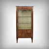 Louis XVI Vitrinenschrank mit Intarsien, 20. Jh