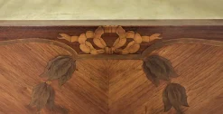Louis XVI Vitrinenschrank mit Intarsien, 20. Jh