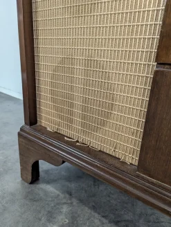 Mahagoni Vinyl und Hi-Fi Schrank