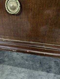 Mahagoni Vinyl und Hi-Fi Schrank