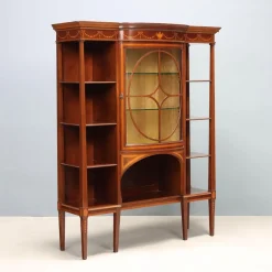 Mahagoni Vitrine mit Ahorn Intarsien