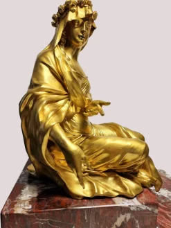 Mathurin Moreau, Dame qui pose, 1800er, Vergoldete Bronze mit Rotem Marmorsockel