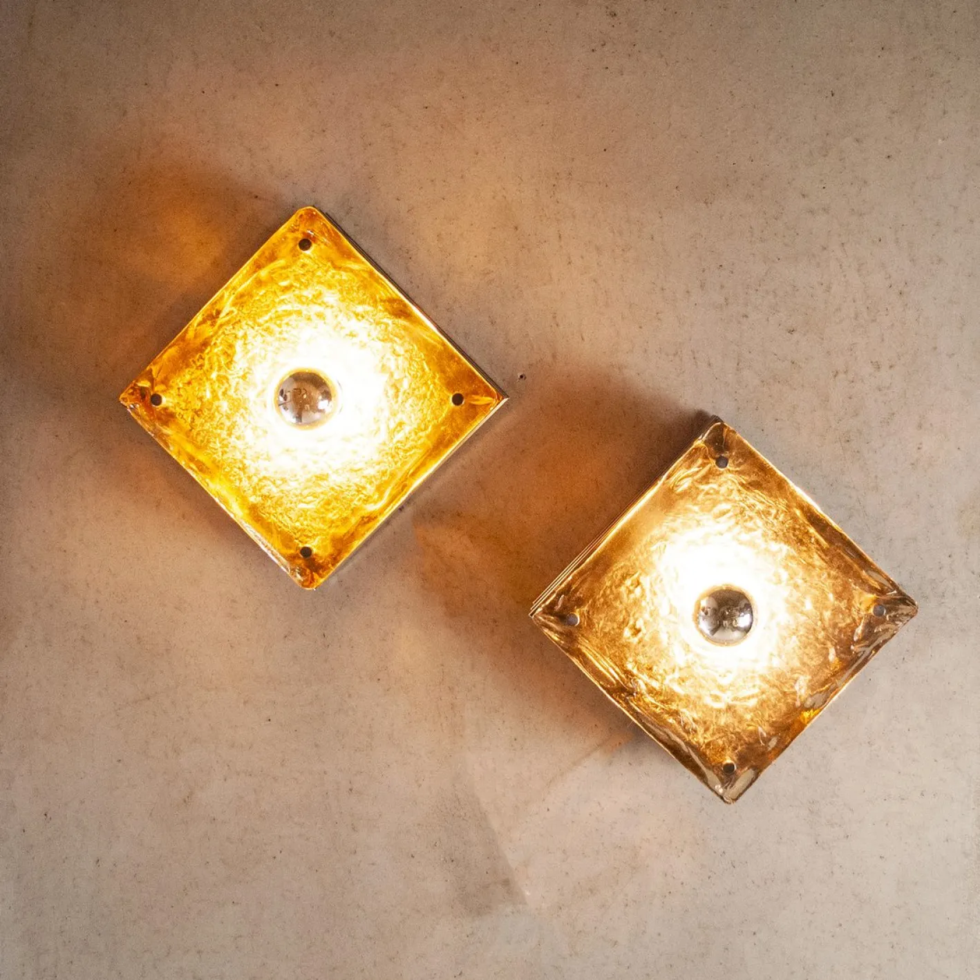 Mazzega Stil Wandlampe aus Stahl und Bernstein, 1970er, 2er Set
