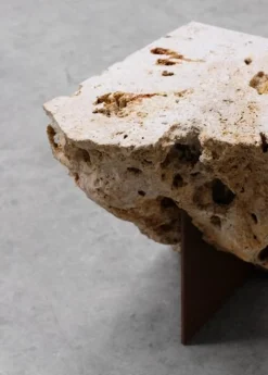 Meulière Beistelltisch aus Stein von Frédéric Saulou