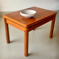 Mid-Century Beistelltisch aus Teak mit schwebender Tischplatte von Trioh, Dänemark, 1970er