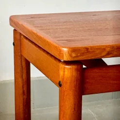 Mid-Century Beistelltisch aus Teak mit schwebender Tischplatte von Trioh, Dänemark, 1970er