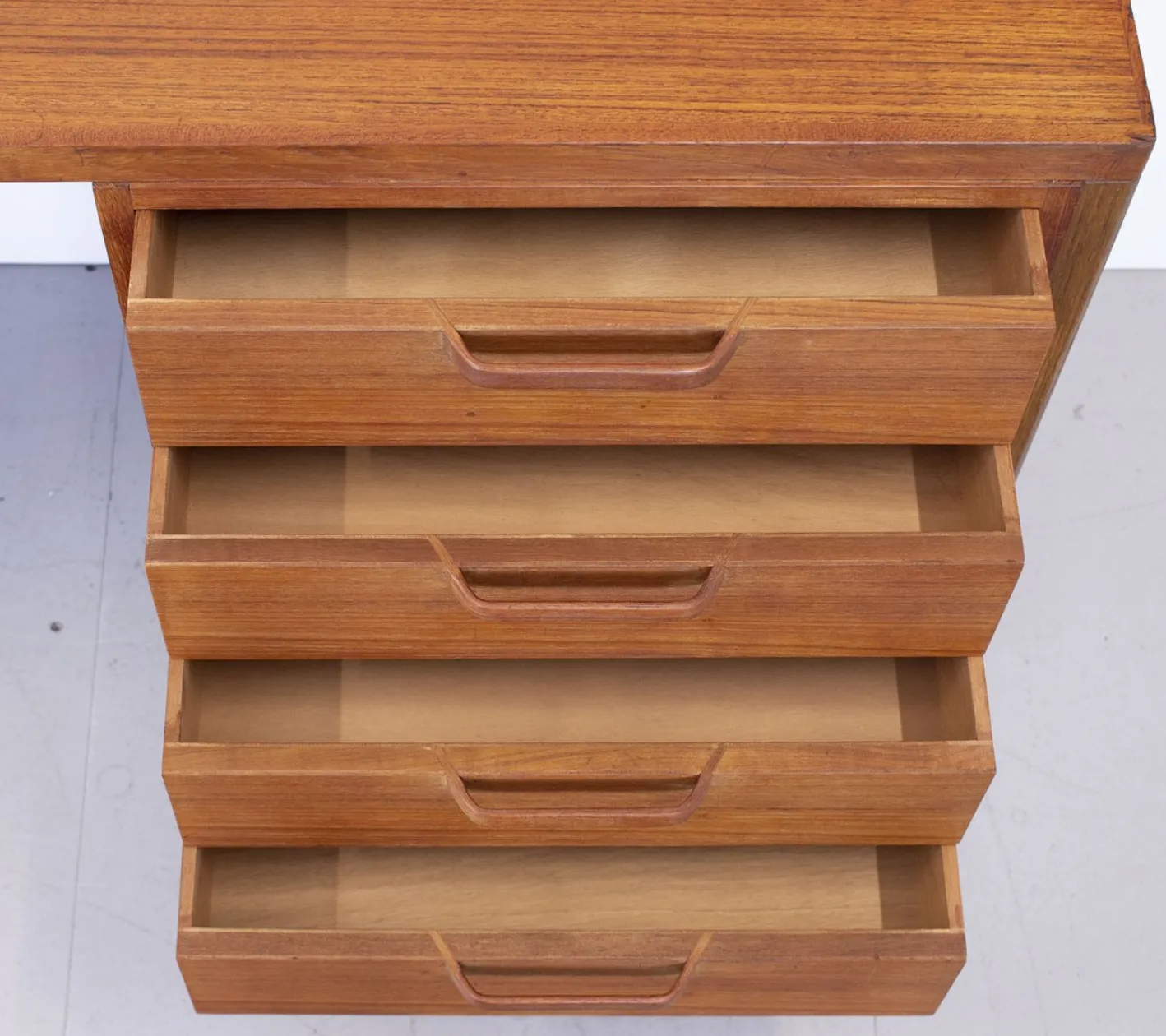 Mid-Century Frisiertisch aus Teak von Gordon Russell, 1960er