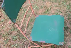 Mid-Century Gartentisch & Stühle aus lackiertem Eisen im Used-Look, 3 . Set