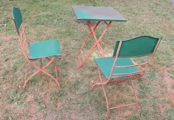Mid-Century Gartentisch & Stühle aus lackiertem Eisen im Used-Look, 3 . Set