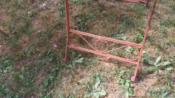 Mid-Century Gartentisch & Stühle aus lackiertem Eisen im Used-Look, 3 . Set